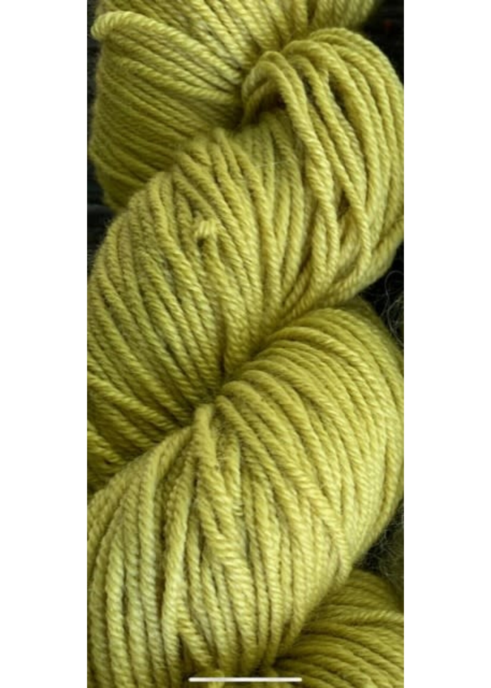 Schaefjeswol Merino DK kleur: Bloeinde Netels geelgroen 100 gr - 250 m