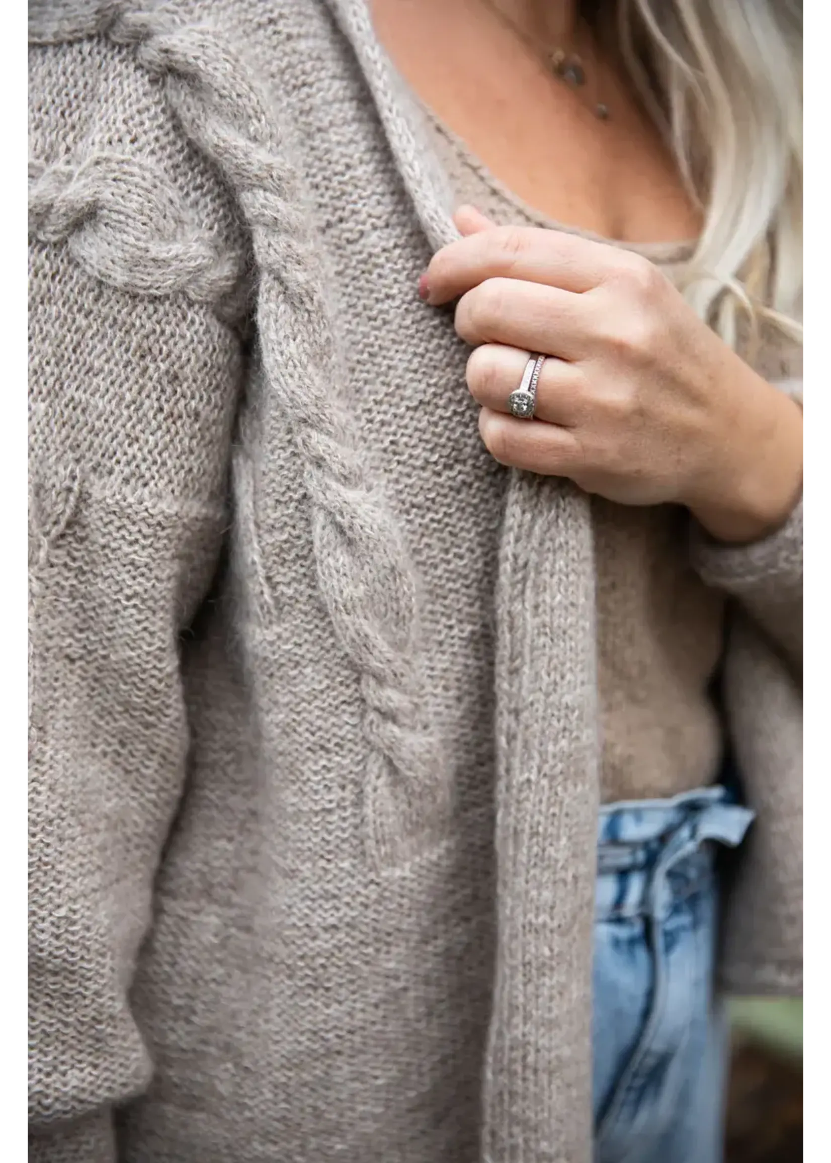 Every Day Knits - Easy Wardrobe Essentials  LAINE