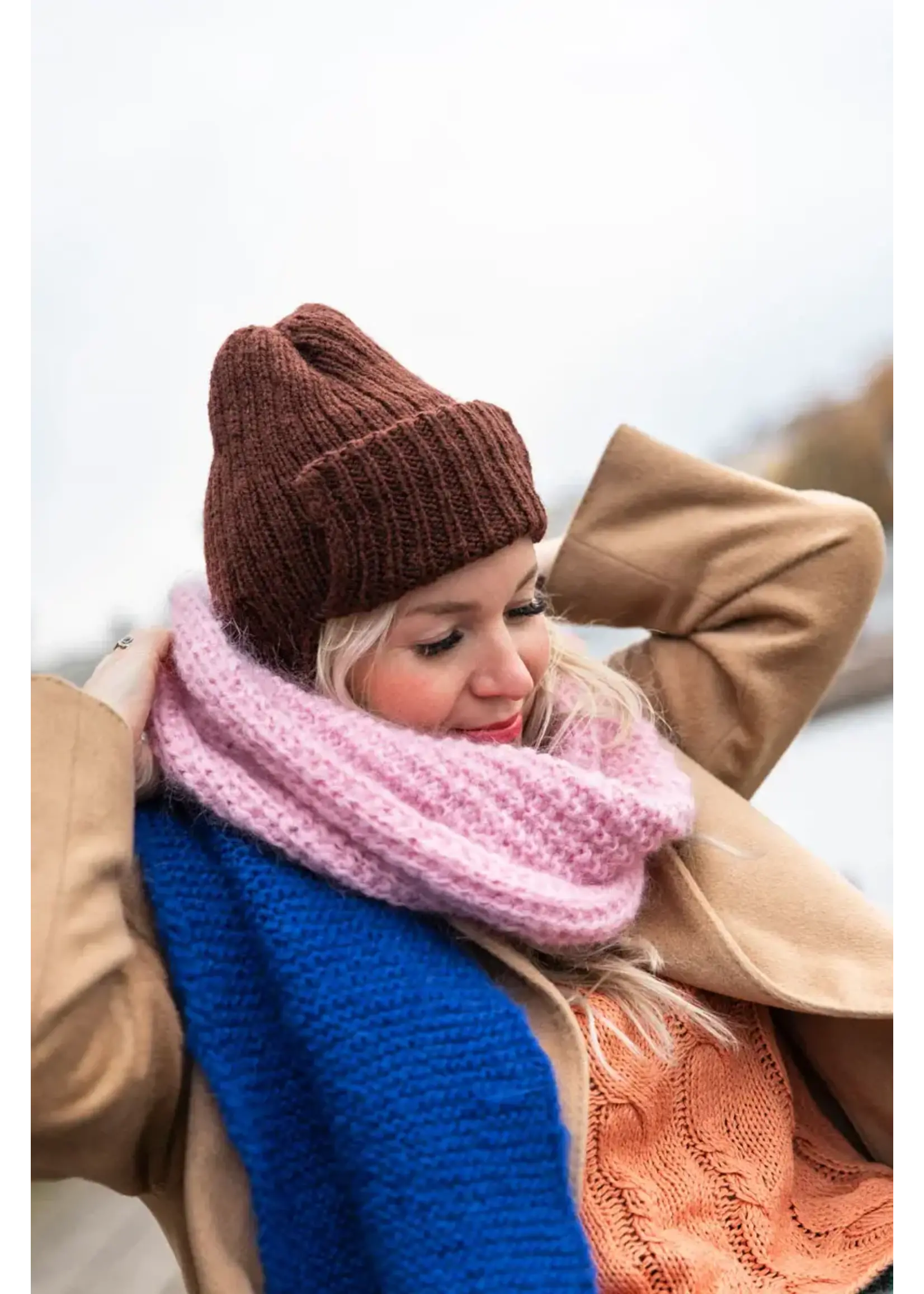 Every Day Knits - Easy Wardrobe Essentials  LAINE