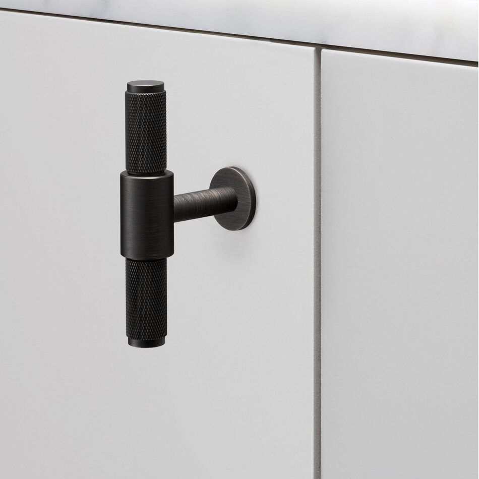 Buster and Punch T-bar Meubelgreep Cross Patroon Buster and Punch T-bar Meubelgreep Cross Patroon