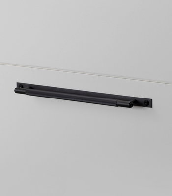 Buster and Punch Furniture Pullbar on Plate in Zwart with Linear Pattern