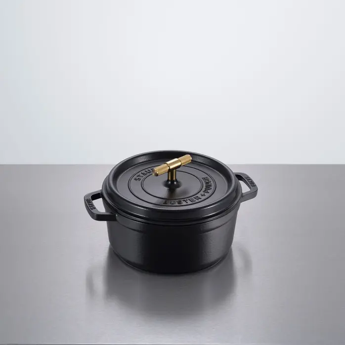 Buster and Punch Cocotte 24CM Staub - Black/Brass Buster and Punch Cocotte 24CM Staub - Black/Brass