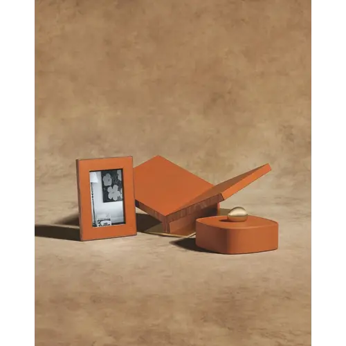 Assouline Collector Bookstand Classic - Camel Assouline Collector Bookstand Classic - Camel