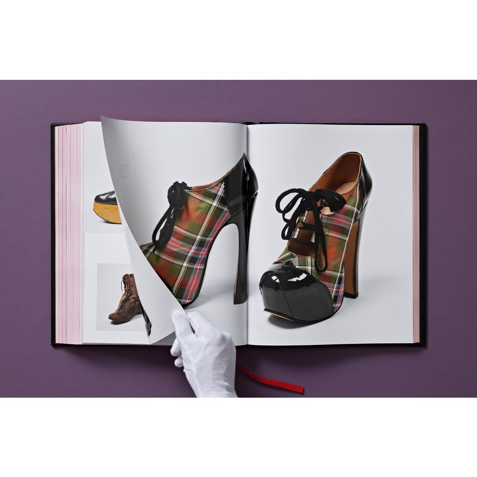 Taschen Shoes A-Z. The Collection of The Museum at FIT. Manolo Blahník Edition Taschen Shoes A-Z. The Collection of The Museum at FIT. Manolo Blahník Edition