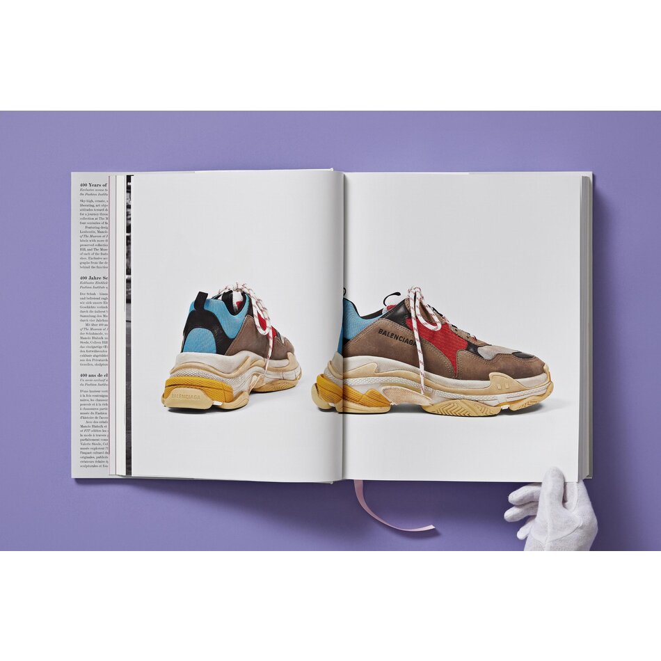 Taschen Shoes A-Z. The Collection of The Museum at FIT Taschen Shoes A-Z. The Collection of The Museum at FIT