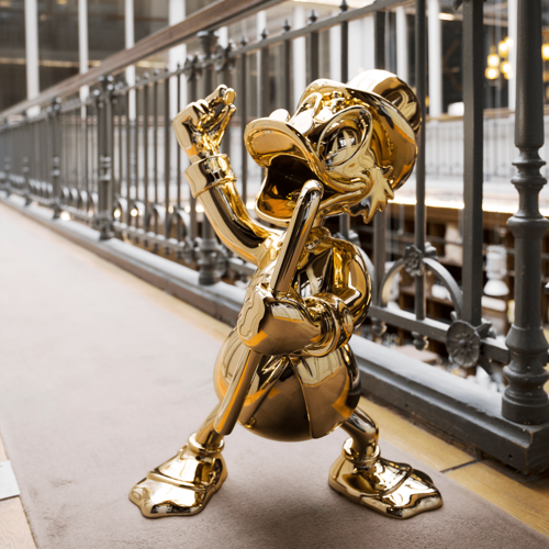 Leblon Delienne Dagobert Duck Medium - 65cm - Gold - Holding Coin Leblon Delienne Dagobert Duck Medium - 65cm - Gold - Holding Coin