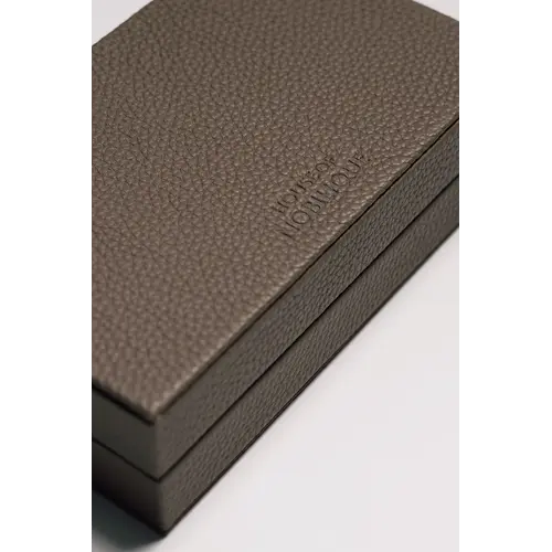 House of Nobilique Card Box Taupe – Luxe Lederen Speelkaarten Box met Dice & Yahtzee Notitieboek