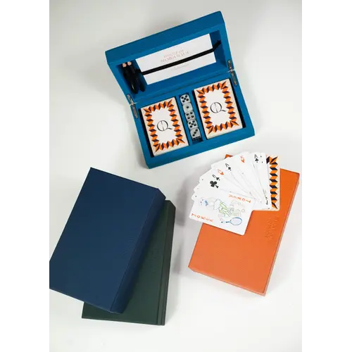 House of Nobilique Card Box Azure Blue – Luxe Lederen Speelkaarten Box met Dice & Yahtzee Notitieboek House of Nobilique Card Box Azure Blue – Luxe Lederen Speelkaarten Box met Dice & Yahtzee Notitieboek