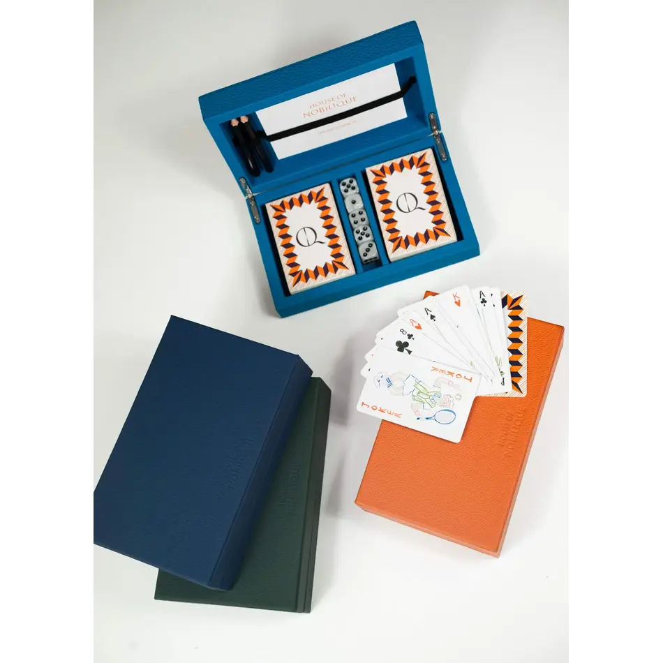 House of Nobilique Card Box Azure Blue – Luxe Lederen Speelkaarten Box met Dice & Yahtzee Notitieboek House of Nobilique Card Box Azure Blue – Luxe Lederen Speelkaarten Box met Dice & Yahtzee Notitieboek