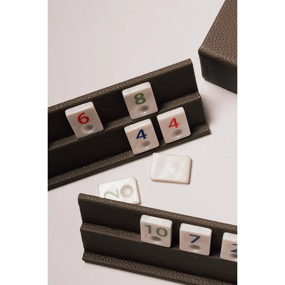 House of Nobilique Rummikub Taupe – Exclusieve Luxe Lederen Rummikub Set van Premium Echt Leer (32 x 32 cm)