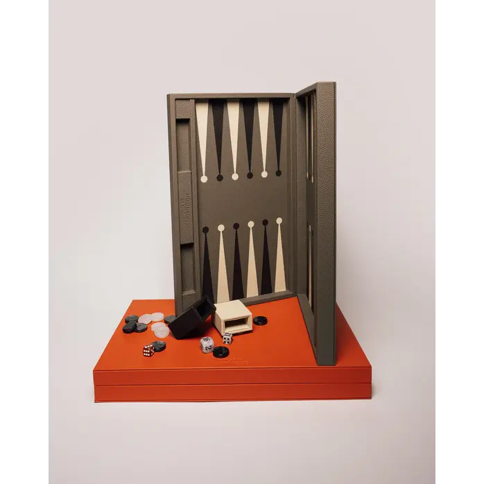 House of Nobilique Big Backgammon Taupe – Oversized Luxe Lederen Backgammon Table Book (48 x 58 cm)