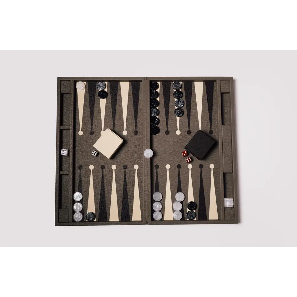 House of Nobilique Big Backgammon Taupe – Oversized Luxe Lederen Backgammon Table Book (48 x 58 cm)
