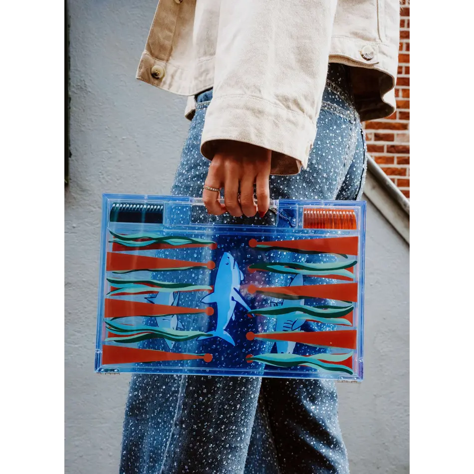 House of Nobilique Portable Backgammon Sharks – Luxe Draagbare Backgammon Set met Uniek Shark-Design (38,5 x 23,3 cm)