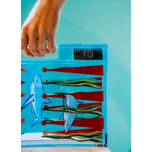 House of Nobilique Portable Backgammon Sharks – Luxe Draagbare Backgammon Set met Uniek Shark-Design (38,5 x 23,3 cm)