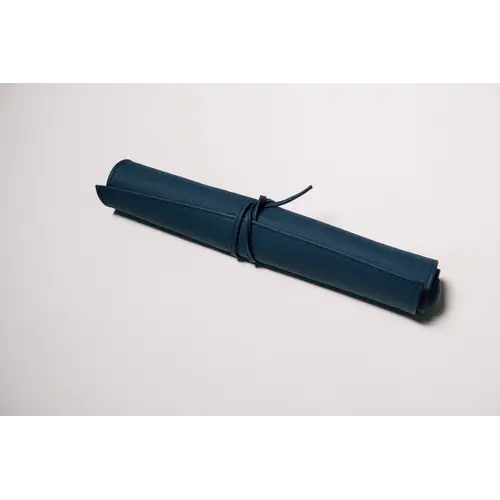 House of Nobilique Roll Up Ludo Deep Blue - Deluxe Leather Mens Erger Je Niet Travel Set (44 x 39 cm) House of Nobilique Roll Up Ludo Deep Blue - Deluxe Leather Mens Erger Je Niet Travel Set (44 x 39 cm)