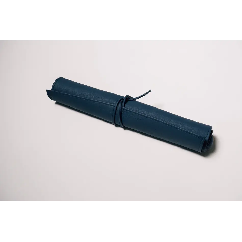 House of Nobilique Roll Up Ludo Deep Blue - Deluxe Leather Mens Erger Je Niet Travel Set (44 x 39 cm) House of Nobilique Roll Up Ludo Deep Blue - Deluxe Leather Mens Erger Je Niet Travel Set (44 x 39 cm)