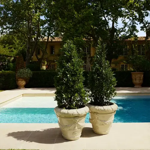 Eichholtz Toulon Outdoor Plantenbak – Zandkleurige Keramiek | Sculpturaal & Elegant