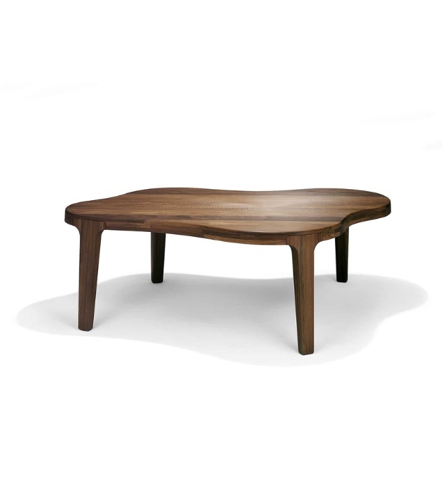 Elegante tafel met verfijnde materiaalafwerking