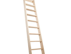 Ruimtebesparende trap hoogslaper