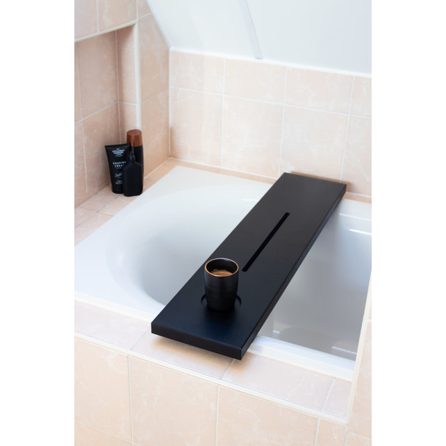 De  badplank hout zwart gelakt