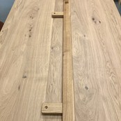 Doorlopende eiken trapleuning 150cm (onbehandeld) Doorlopende eiken trapleuning 150cm (onbehandeld)