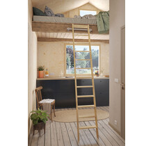 Grenen ruimtebesparende trap