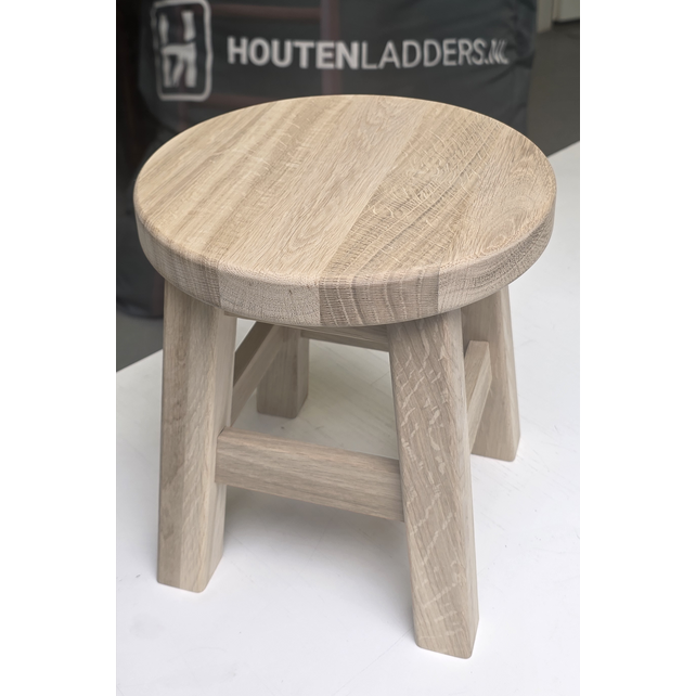 Houten krukje (eikenhout)