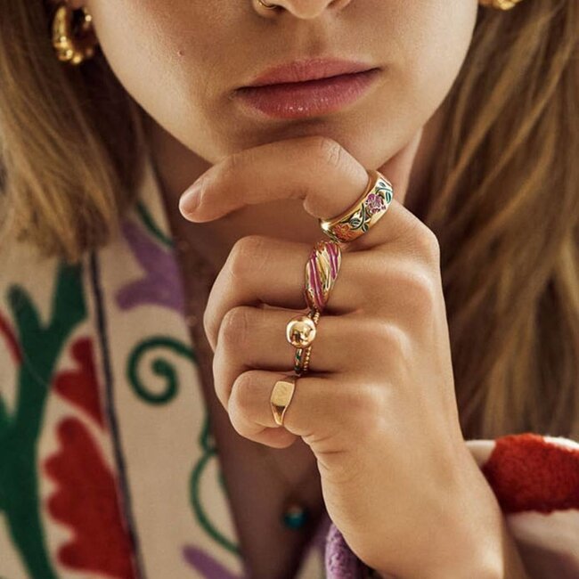 Anna + Nina Gold plated ring Twist