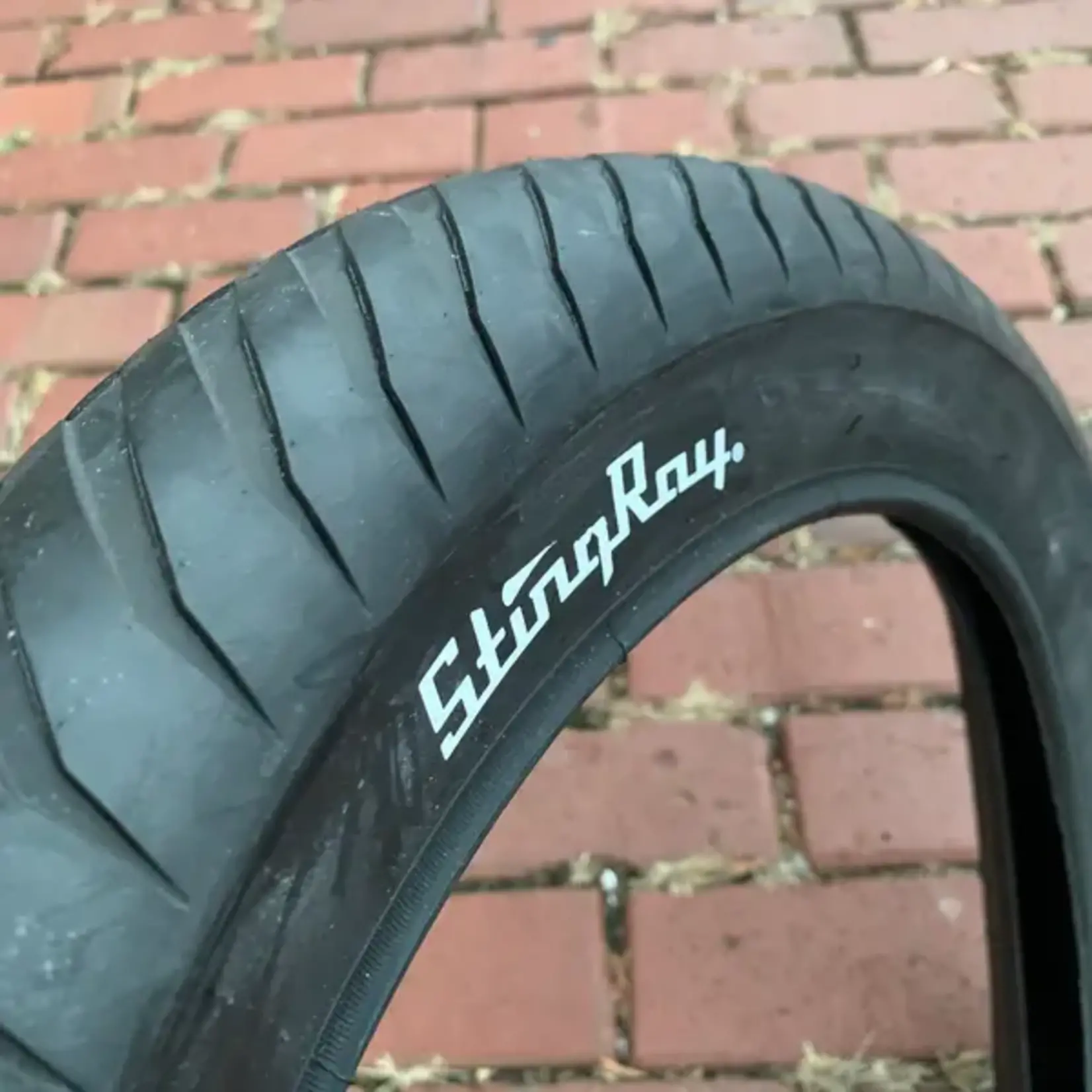 StingRay tyre 20 x 4 1/4