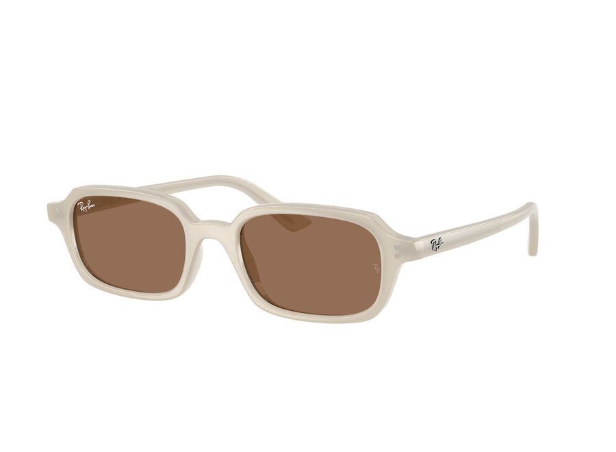 Zuri Cloudy Warm White