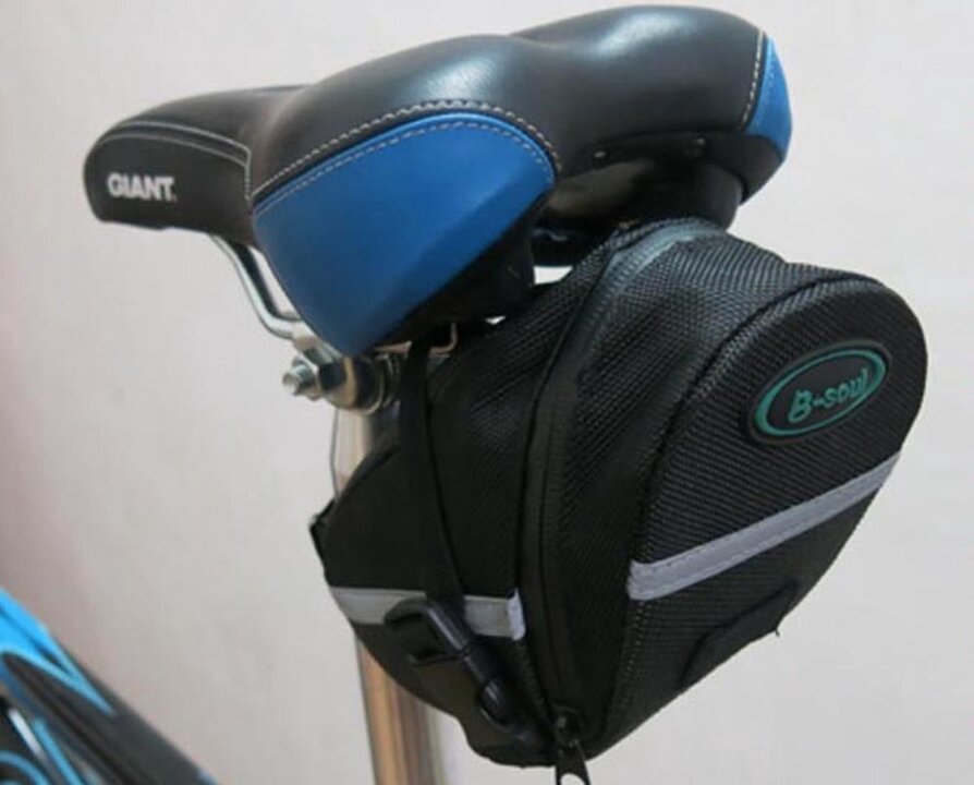 Voltano Zadeltas - Zwart - Waterdicht - 1 liter