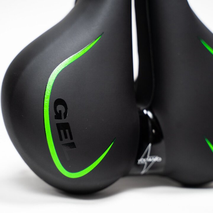 Voltano Fietszadel City / Tour - Zwart / Groen - Met Uitsparing - Gel - Incl. Zadelstrop - Unisex