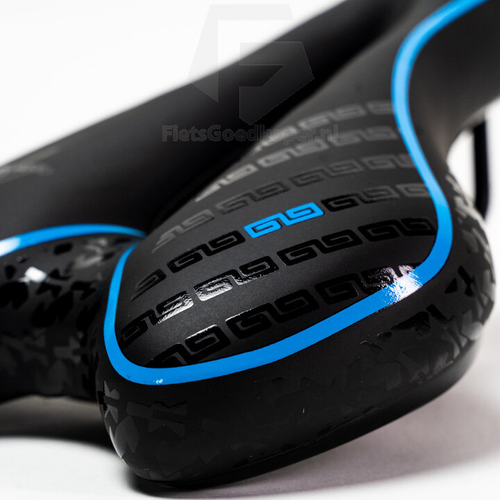 Voltano Greek Trekking Fietszadel – Zwart / Blauw - Uitsparing - Inclusief Zadelstrop