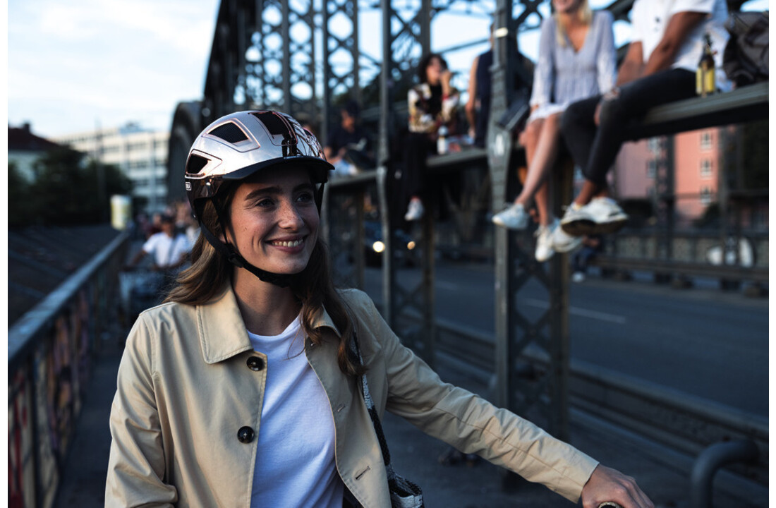 Abus Fietshelm Hyban 2.0 - Chrome Rosé