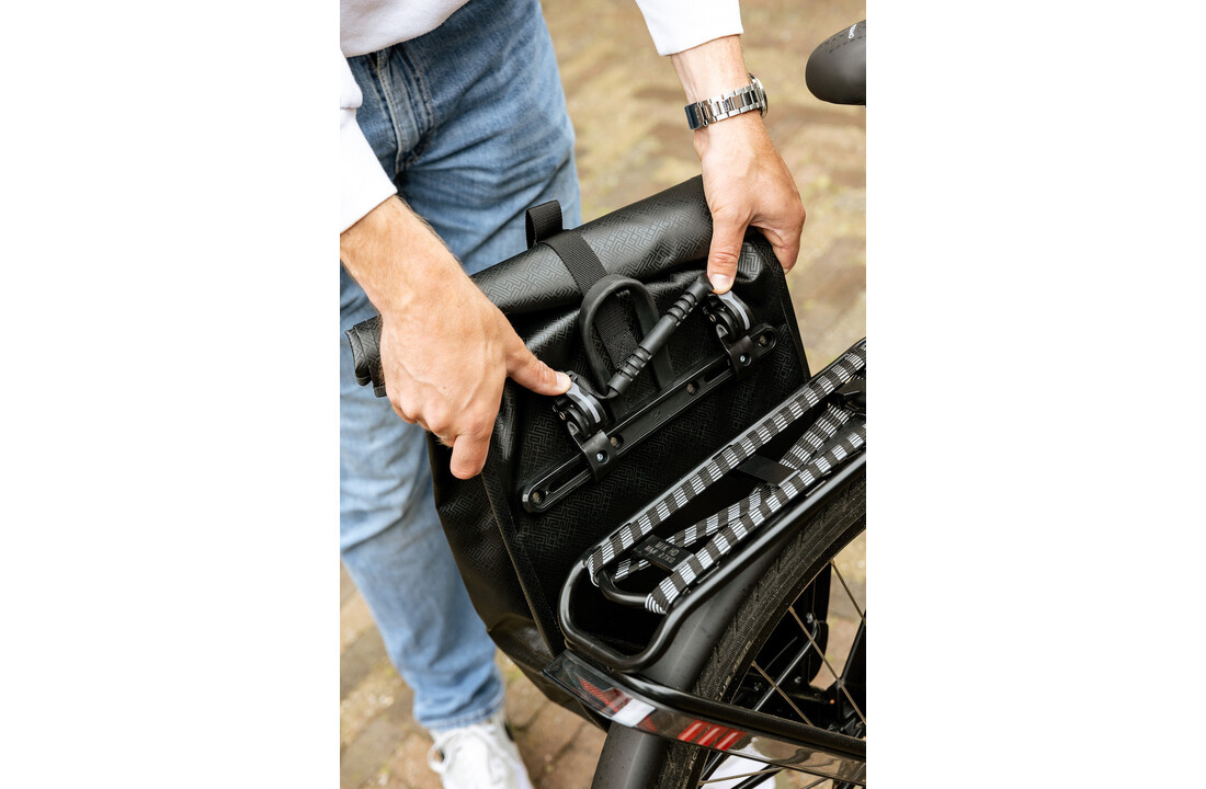 Voltano Luxe Fietstas 28L - Greek Zwart - Enkele Pakaftas - 100% Waterdicht
