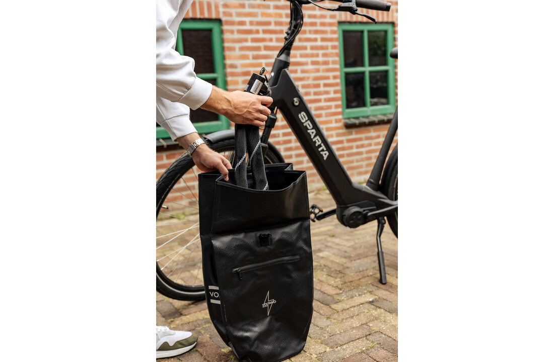 Voltano Luxe Fietstas 28L - Greek Zwart - Enkele Pakaftas - 100% Waterdicht