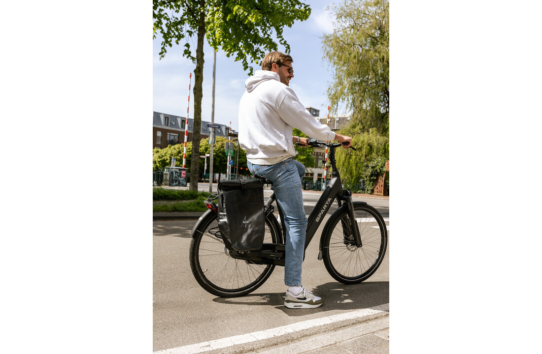 Voltano Luxe Fietstas 28L - Enkele Pakaftas - Zwart - 100% Waterdicht