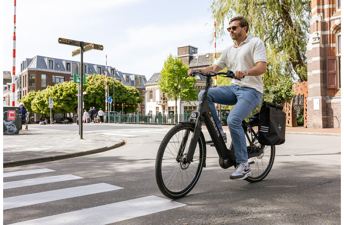 Voltano Luxe E-bike Fietstas 28L - Zwart - Pakaftas Met Laptop vak - 100% Waterdicht