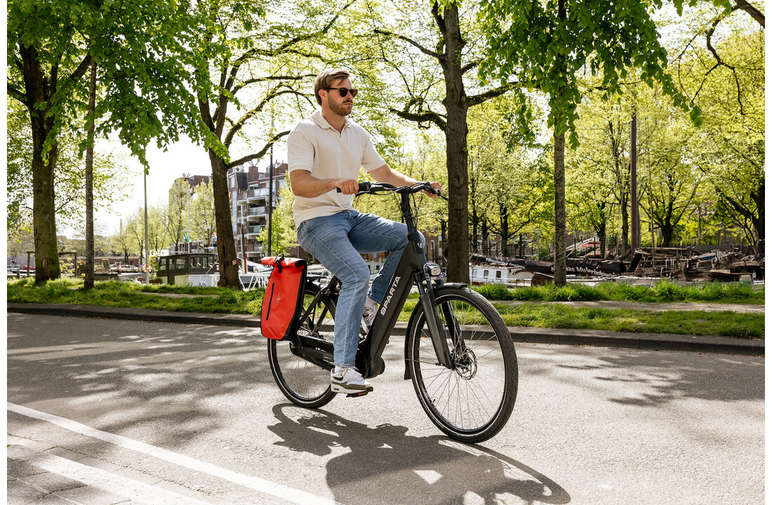 Voltano Luxe Fietstas 28L - Rood / Zwart - Enkele Pakaftas - 100% Waterdicht