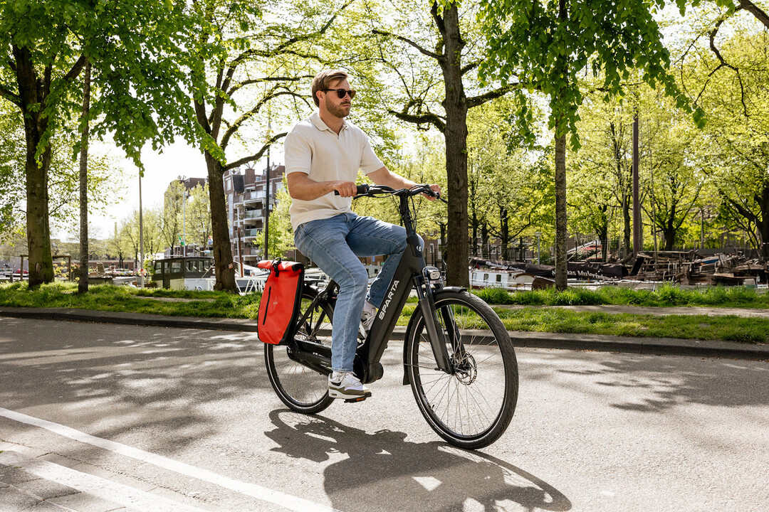 Voltano Luxe Fietstas 28L - Rood / Zwart - Enkele Pakaftas - 100% Waterdicht