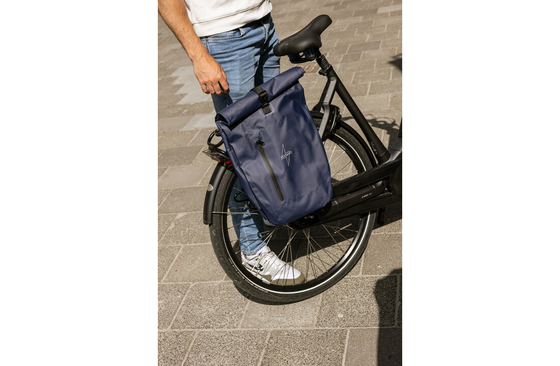 Voltano Luxe Fietstas 28L - Enkele Pakaftas - Marine Blauw - 100% Waterdicht
