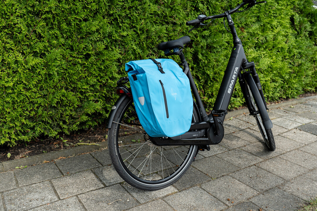 Voltano Luxe Fietstas 28L - Enkele Pakaftas - Gletsjer Blauw - 100% Waterdicht