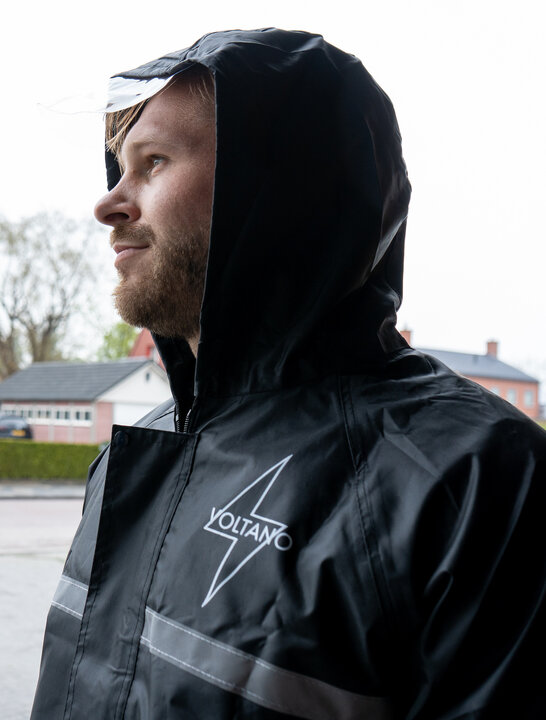 Voltano Regenpak Met Capuchon - Zwart - Inclusief Draagtas