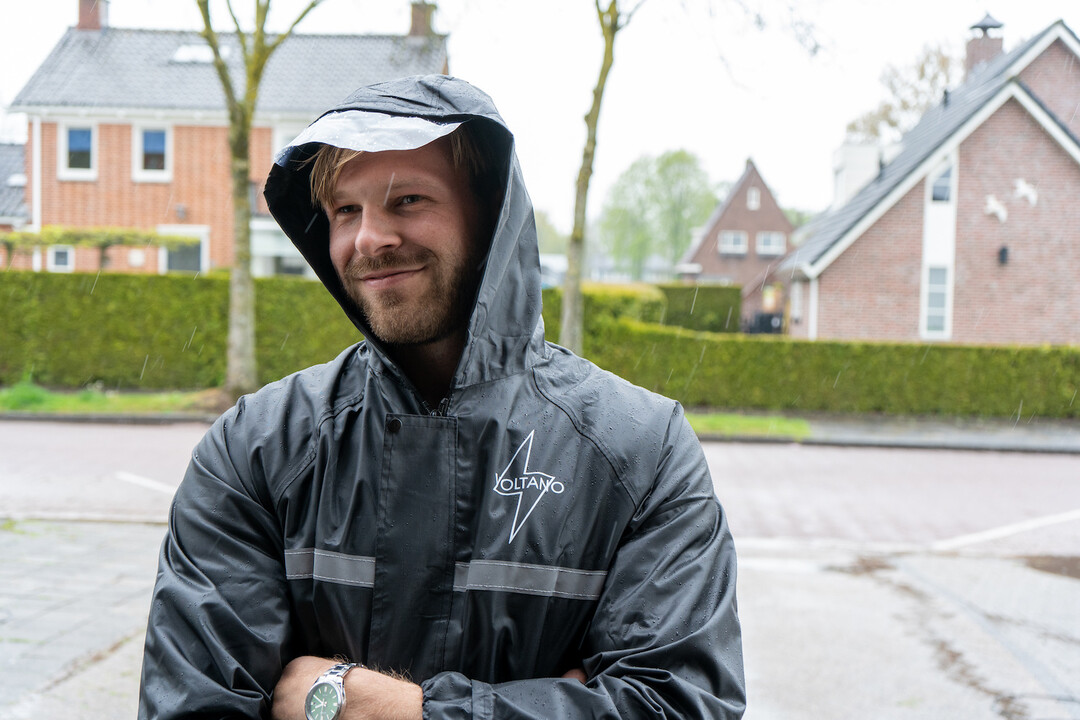 Voltano Regenpak Met Capuchon - Zwart - Inclusief Draagtas