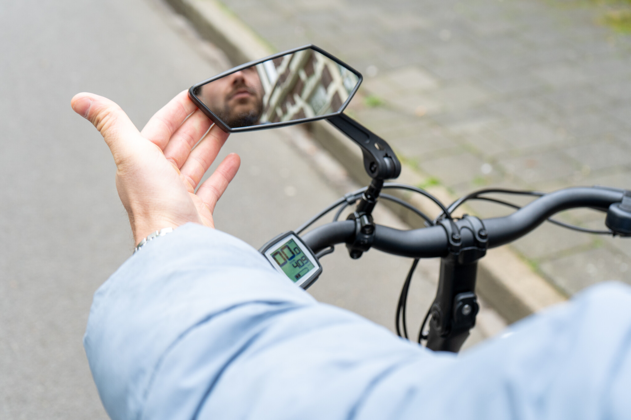Veilig fietsen met de juiste fietsspiegel en telefoonhouder