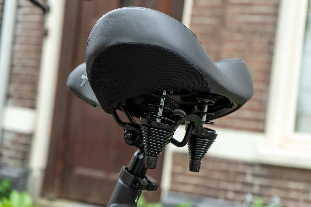 Voltano City XXXL Fietszadel Met Uitsparing - Unisex - Extra Breed Fietszadel - Zwart