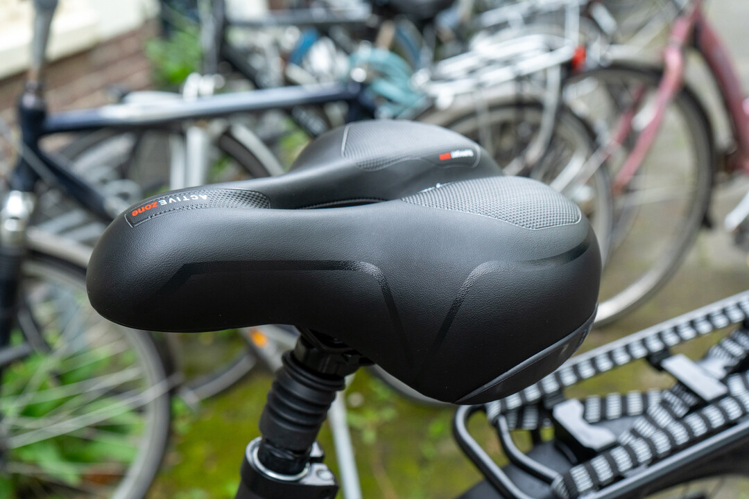 Voltano Fietszadel Met Gelpads - Zwart/Rood - Unisex - Gratis Zadelstrop