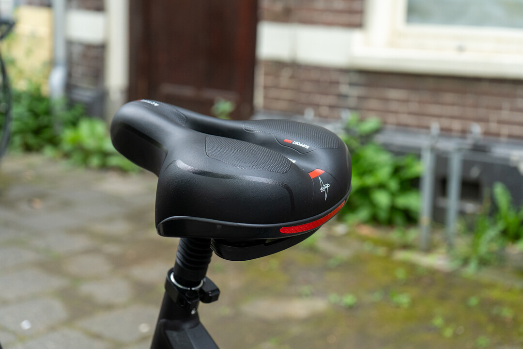 Voltano Fietszadel Met Gelpads - Zwart/Rood - Unisex - Gratis Zadelstrop