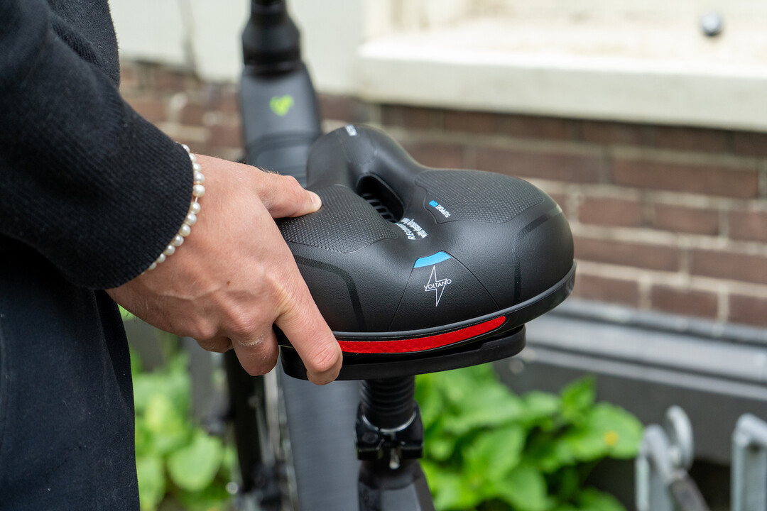 Voltano Fietszadel Met Gelpads - Zwart/Blauw - Unisex - Gratis Zadelstrop