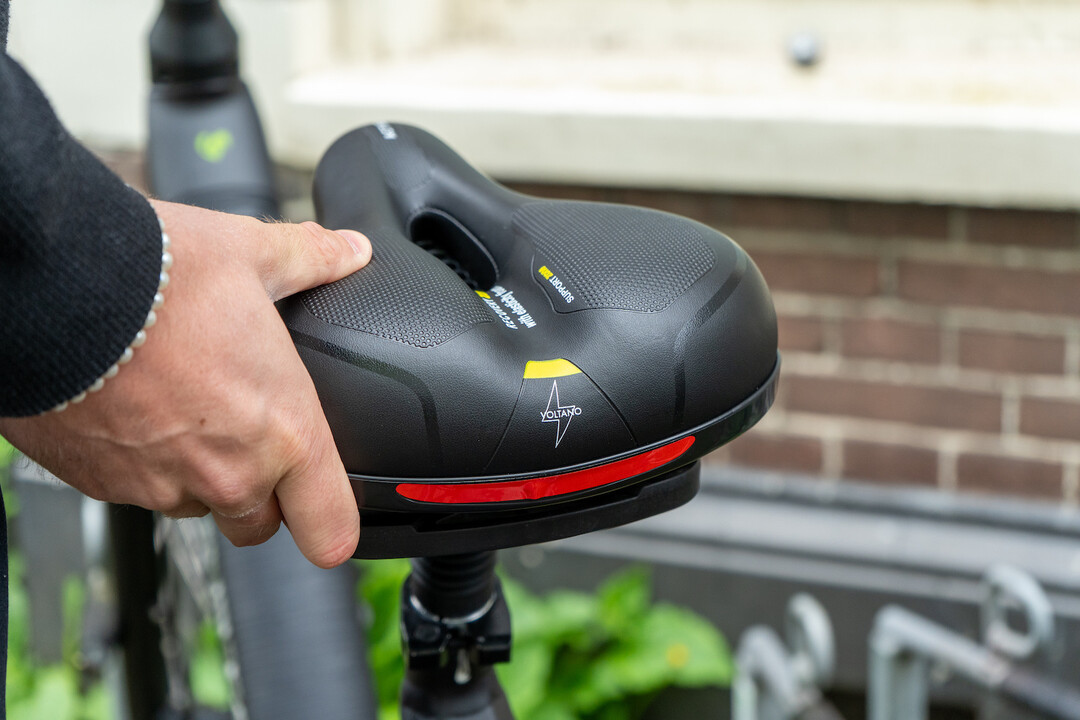 Voltano Fietszadel Met Gelpads - Zwart/Geel - Unisex - Gratis Zadelstrop